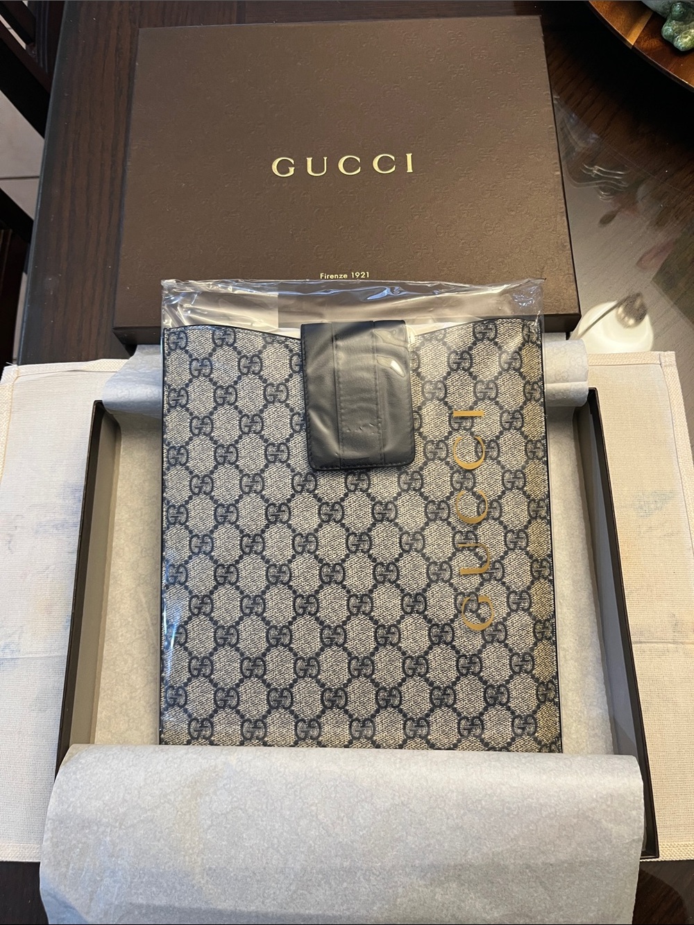 Gucci GG Supreme Canvas Folio in Beige and Navy with Gold Logo